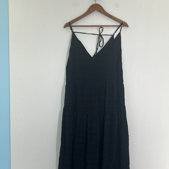 ASTR the label - Lizbeth Black Spaghetti Strap Tied Back Maxi Dress Size Medium - Picture 11 of 12